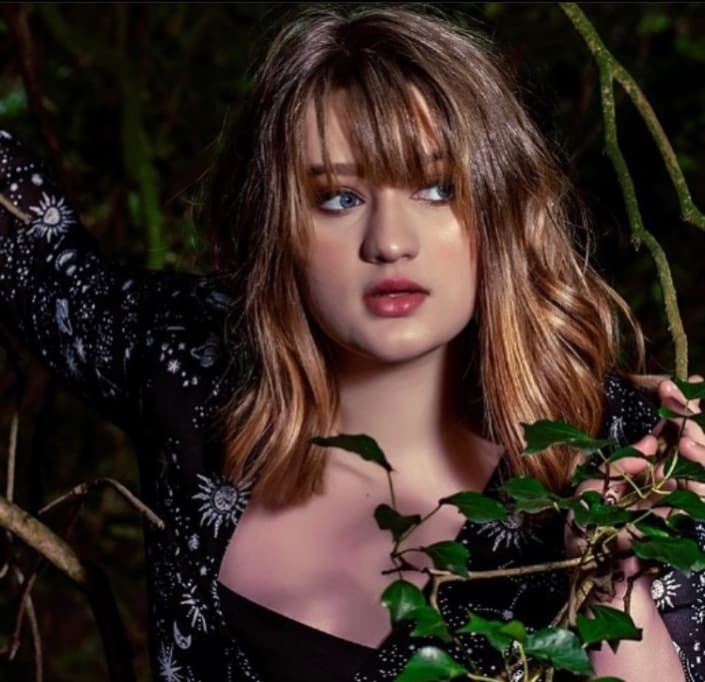 Phoebe Austin – In The Light